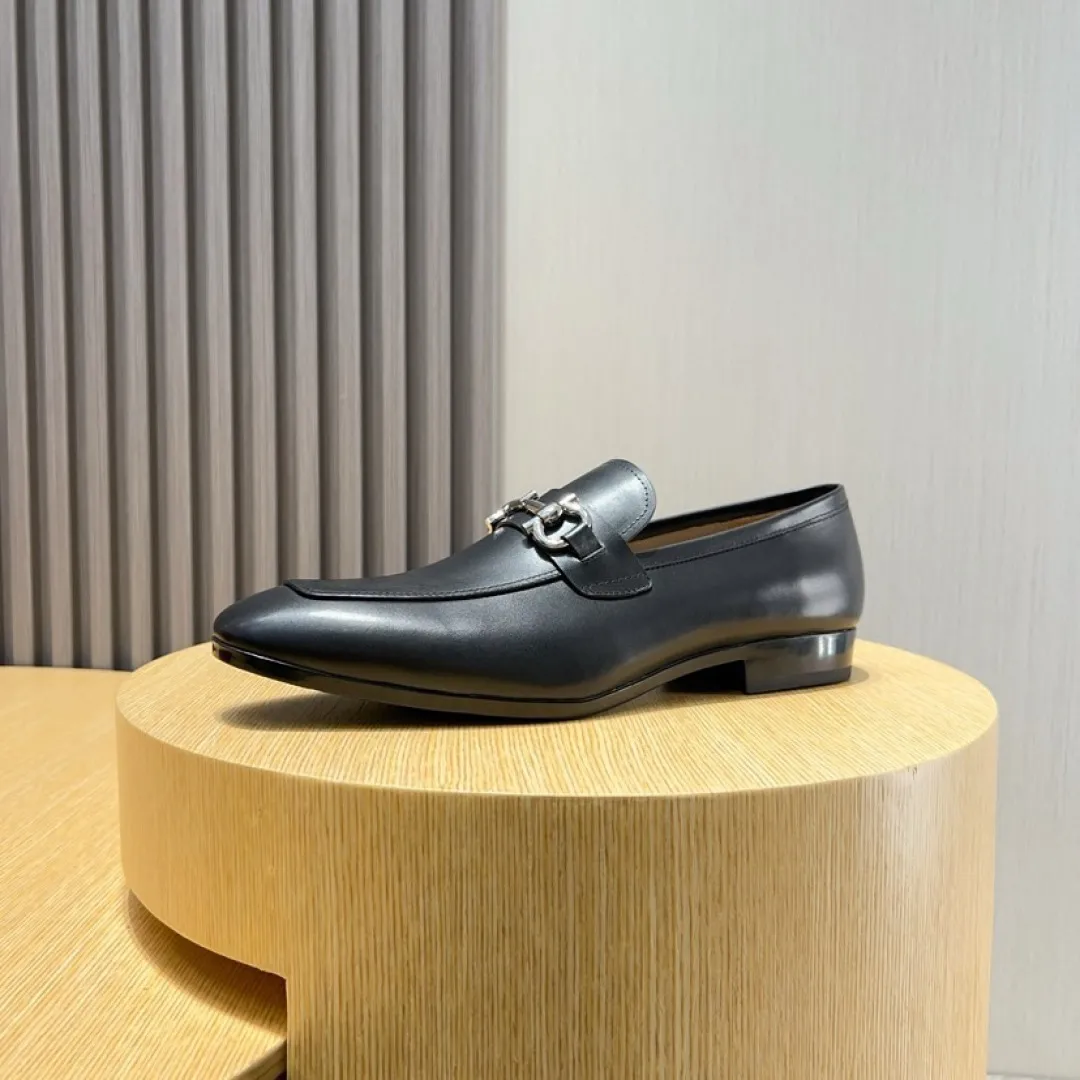 Men's Men's Shoes💰P640💰🔥《Ferragamo》👏Latest • High-end top brand luxury ~ purchasing agency, top quality ~. New fashionable business men's shoes🔜The uppers are made of original open-edge beaded cowhide➕cowhide·lining, with fine workmanship. The original stylish and soft combination wear-resistant and non-slip outsole is light and comfortable on the feet. The real thing looks better in real photos. Size: 38--44